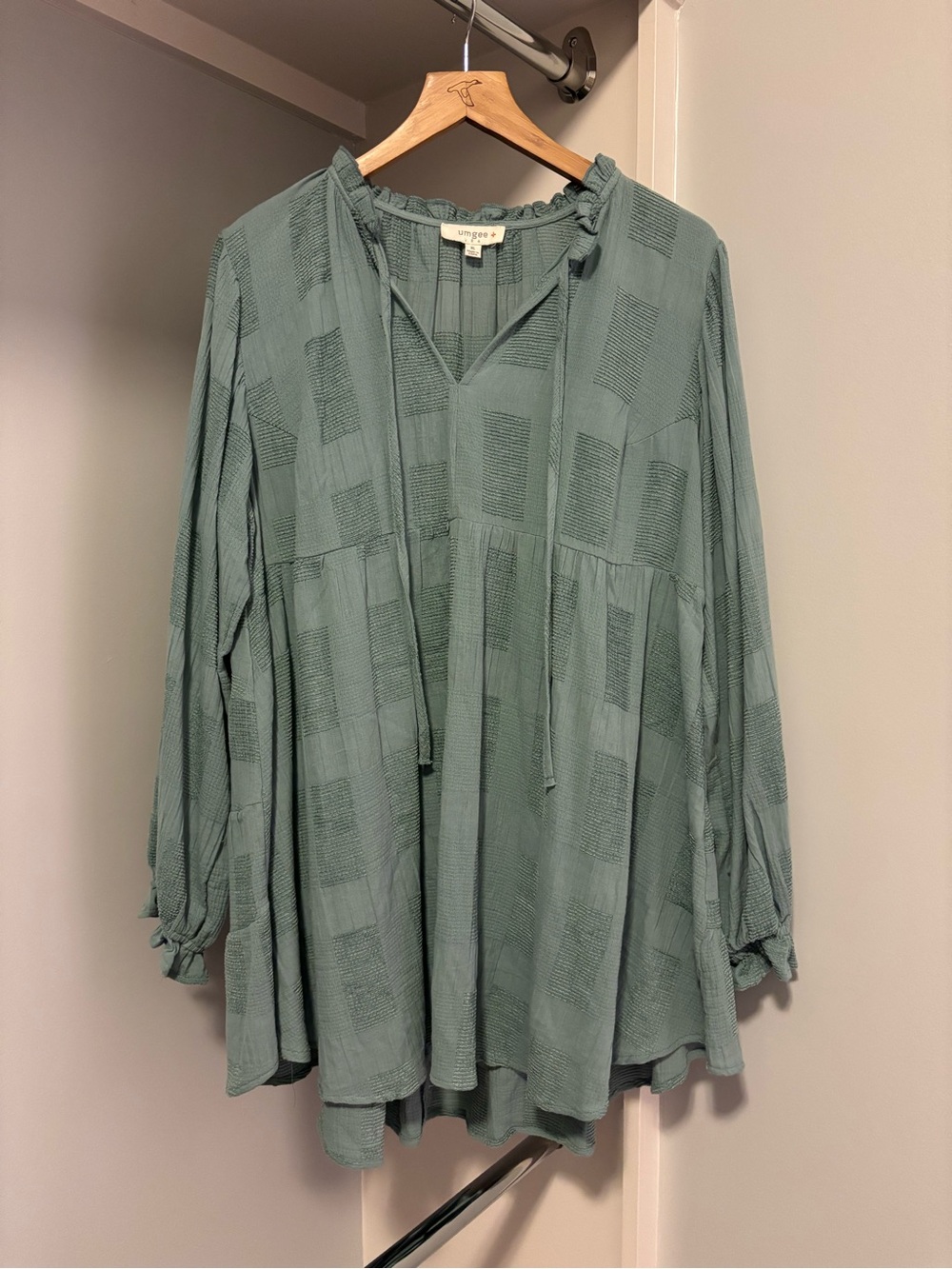 Umgee Sage Green Textured Tunic Top - Picture 2 of 6
